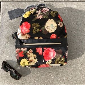 Flowered velour backpack.
